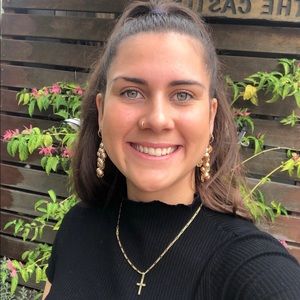 Meet your Posher, Laura